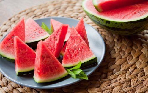 吃瓜自带板凳,揭秘网络热议背后的趣味与真相