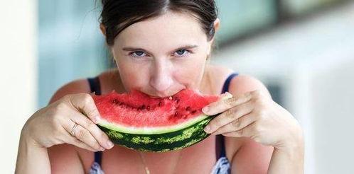 妇女在线吃瓜,妇女在线吃瓜，揭秘女性社交新趋势