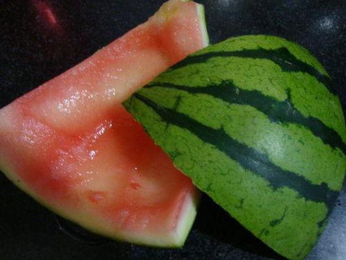 吃瓜西瓜吃一块,一瓜解千愁，西瓜大块吃