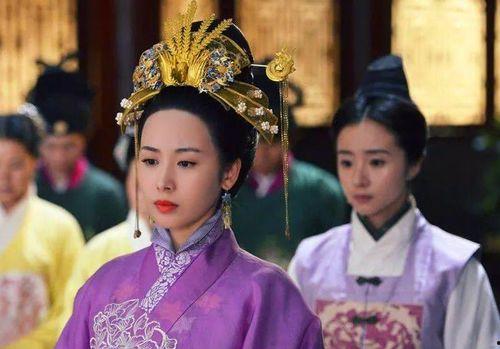 嫋嫋给皇后吃瓜