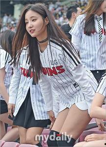 yeonwoo吃瓜