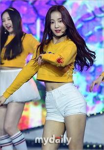 yeonwoo吃瓜