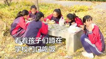 学校小树林吃瓜