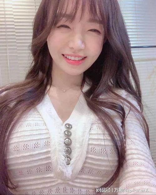贫穷女孩在线吃瓜,她的逆袭之路