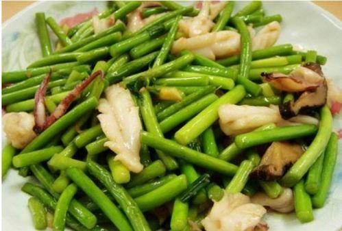 茄瓜和蒜苔能一起吃吗,茄瓜与蒜苔的搭配食用探讨