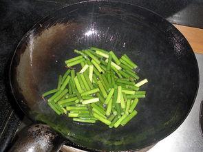茄瓜和蒜苔能一起吃吗,茄瓜与蒜苔的搭配食用探讨